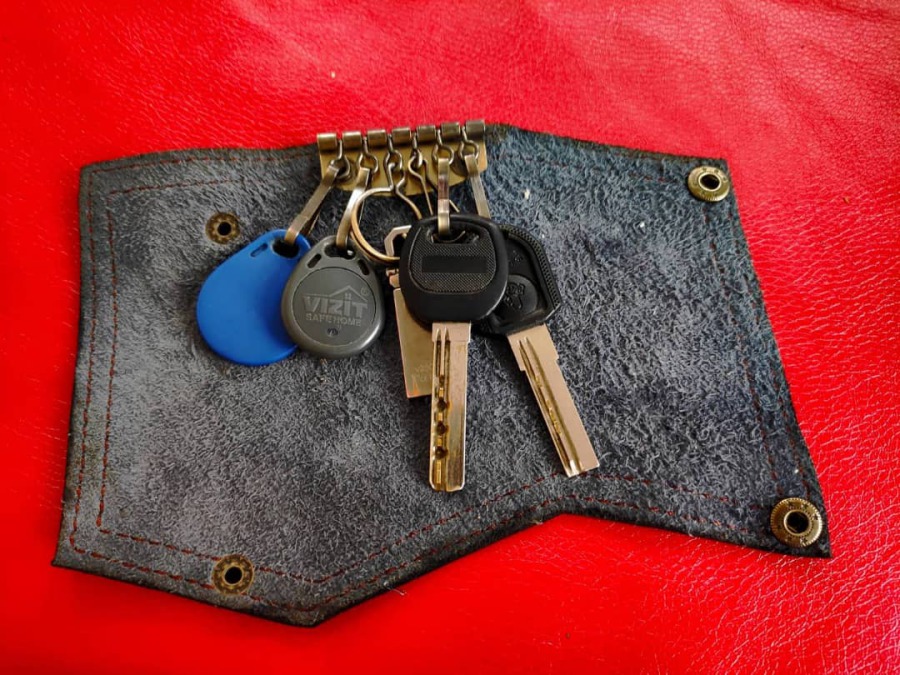 Lederwaren aus der Werkstatt Kelechek Crafts